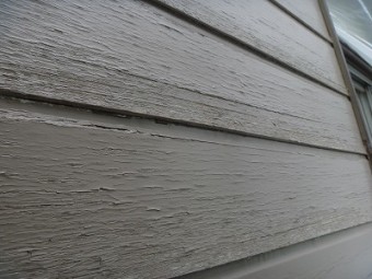 雨戸がぼろぼろ