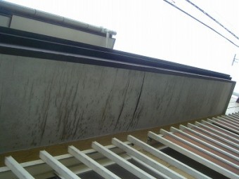蓮田市へ軒天の黒ずみで軒天補修