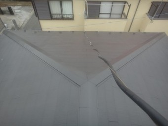 コケだらけの屋根を塗装