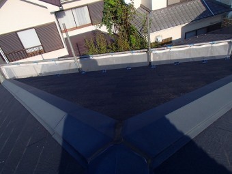 屋根の棟板金補修前の状態