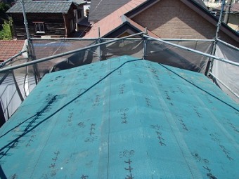 瓦棒施工中