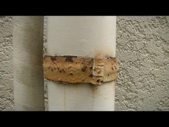 排水管 止め具 錆び