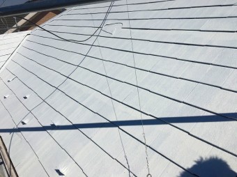 屋根洗浄後下塗りを行います