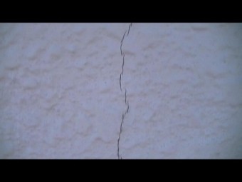 壁のヒビはなおしたほうが良い