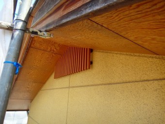 屋根の軒天部分補修前
