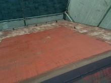 屋根表面に高圧洗浄を行いました