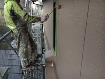 外壁塗装の仕上げの様子