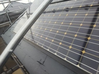太陽光パネルのある屋根も塗装できます 埼玉