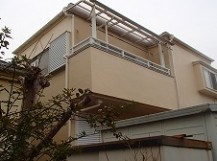 外壁塗装完成後の戸建です