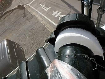 鬼瓦にクリームの様な漆喰