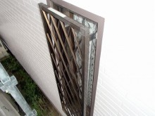 外壁塗装時に塗り替えた窓の格子部分