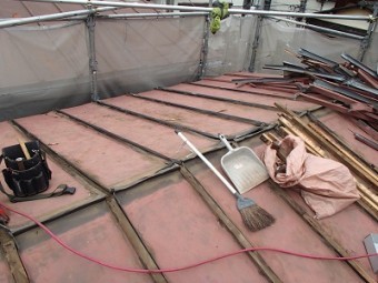 瓦棒施工中