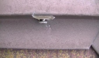 板金の釘浮き