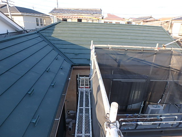 屋根カバー工事完了全景