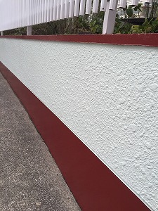 外の塀の塗装　安くできる
