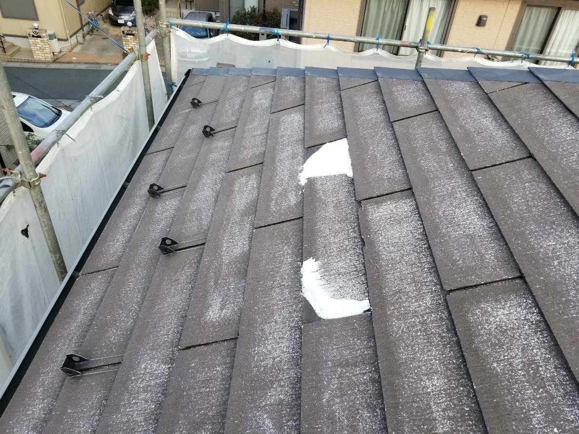 割れたスレート屋根を補修