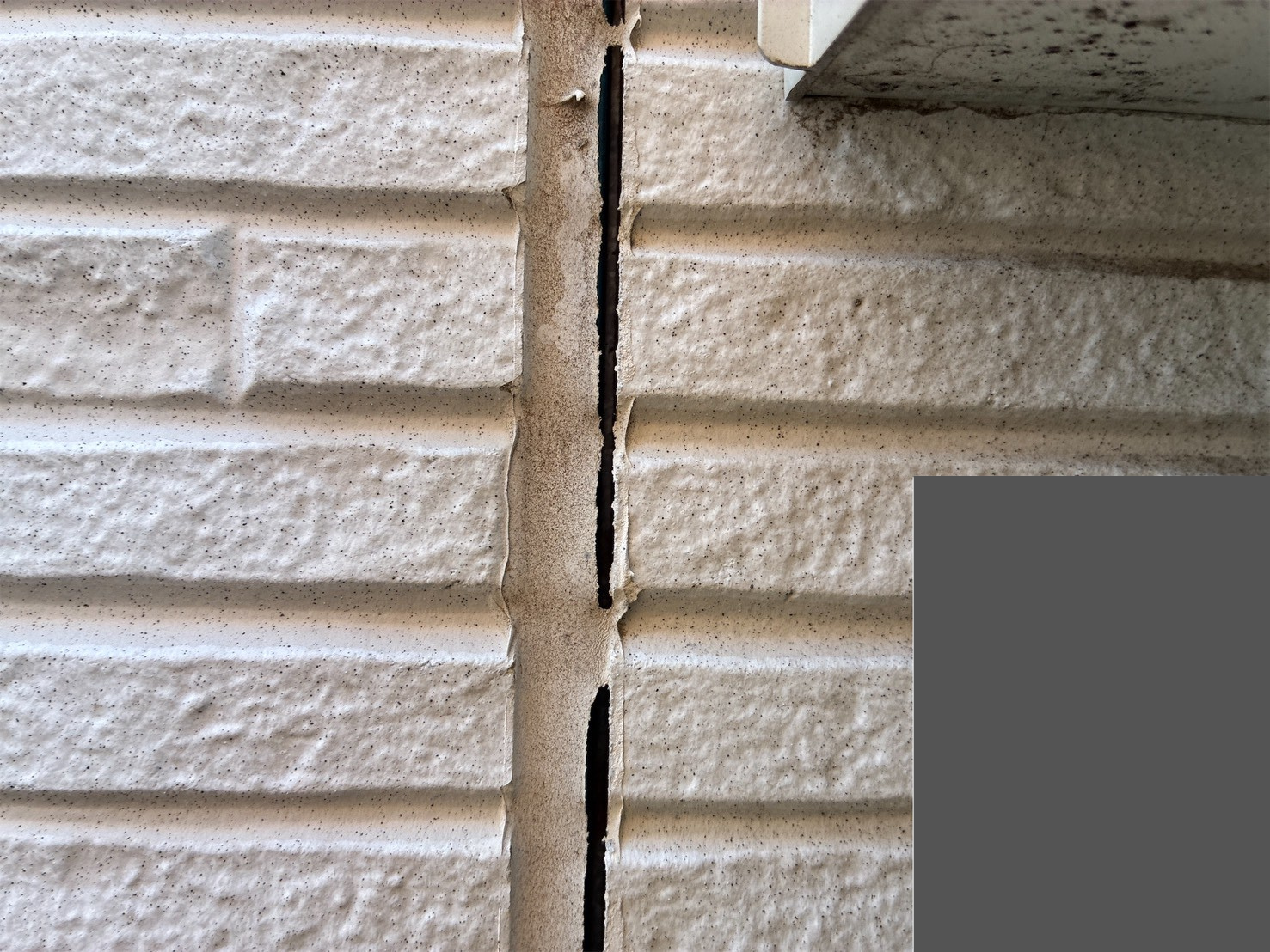 シーリングの切れのアップ