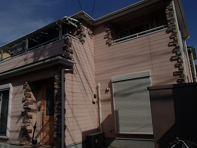 埼玉県街の屋根やさんが塗装した家の全景お写真です