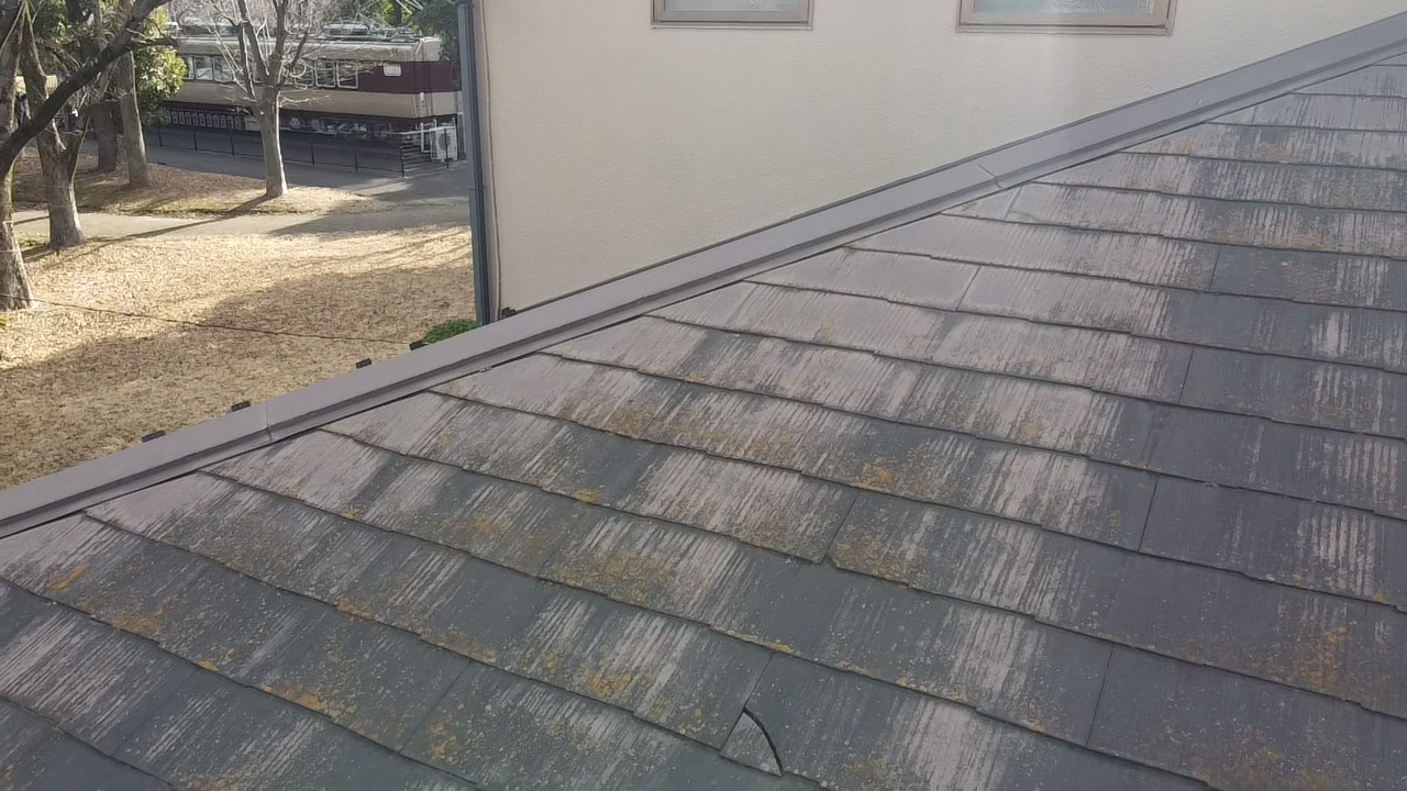 割れてしまったカラーベスト屋根