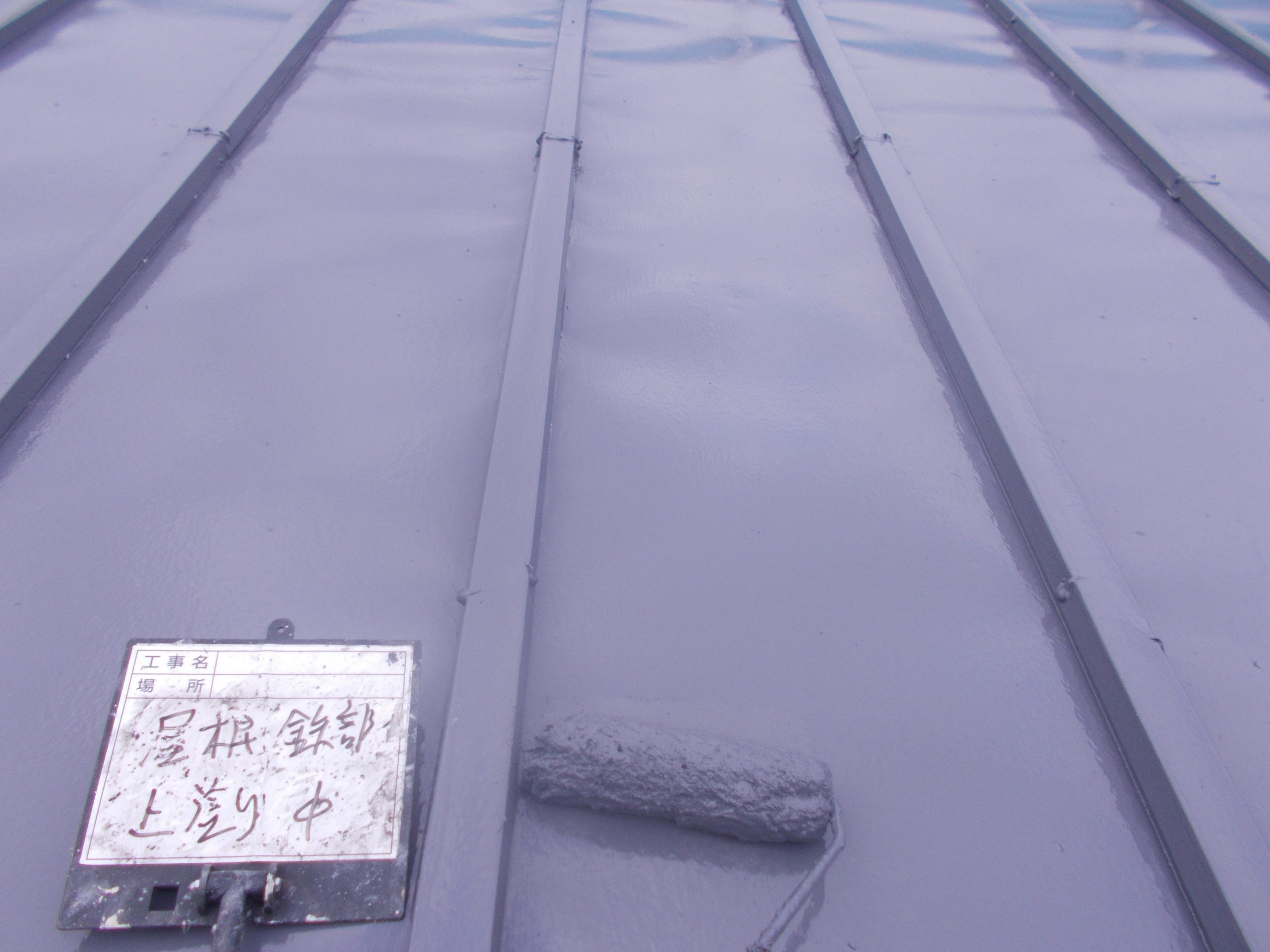 中塗りと同じ黒色で上塗り仕上げ中