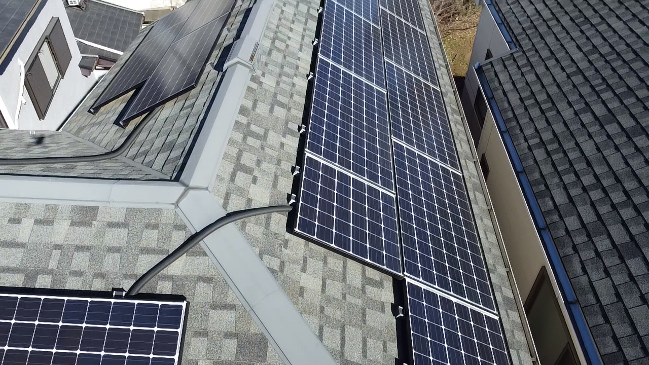 屋根の谷部分と配線まわり