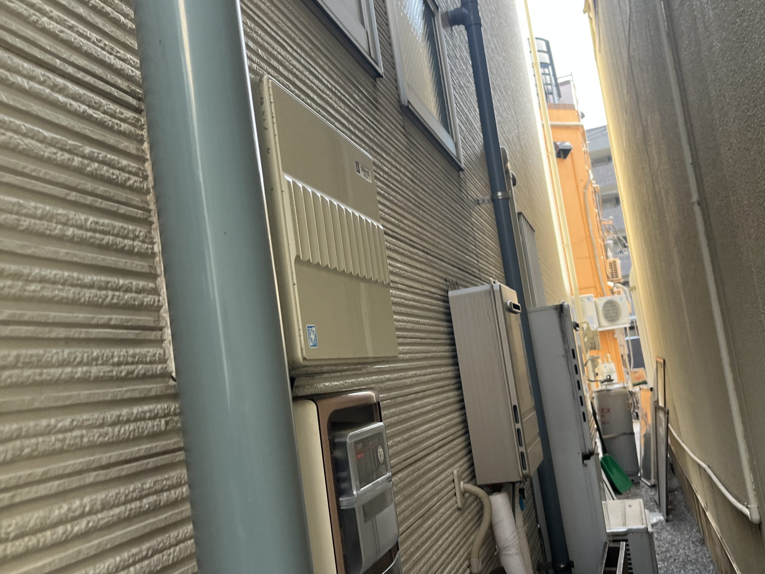 建物の裏側の外壁状況