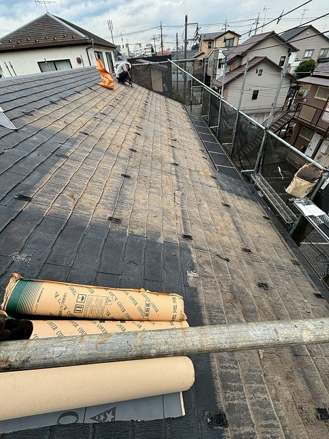 さいたま市桜区で太陽光パネルの撤去と傷みのある屋根の点検！