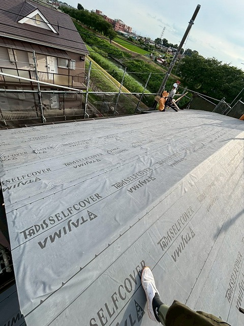 さいたま市桜区で粘着防水シート施工！カバー工法で雨漏り対策