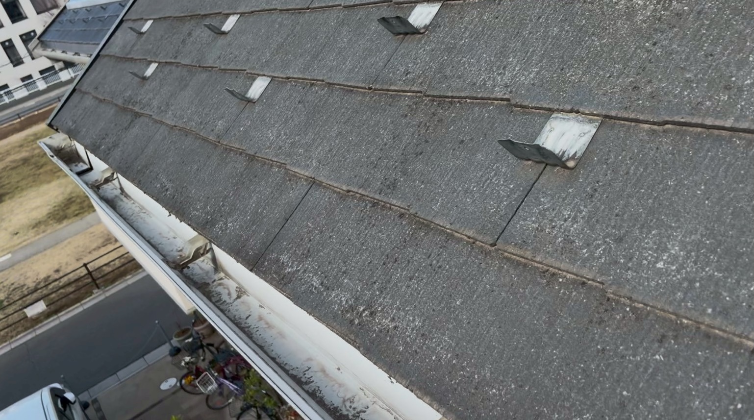 汚れはついているが、詰まりのない軒とい