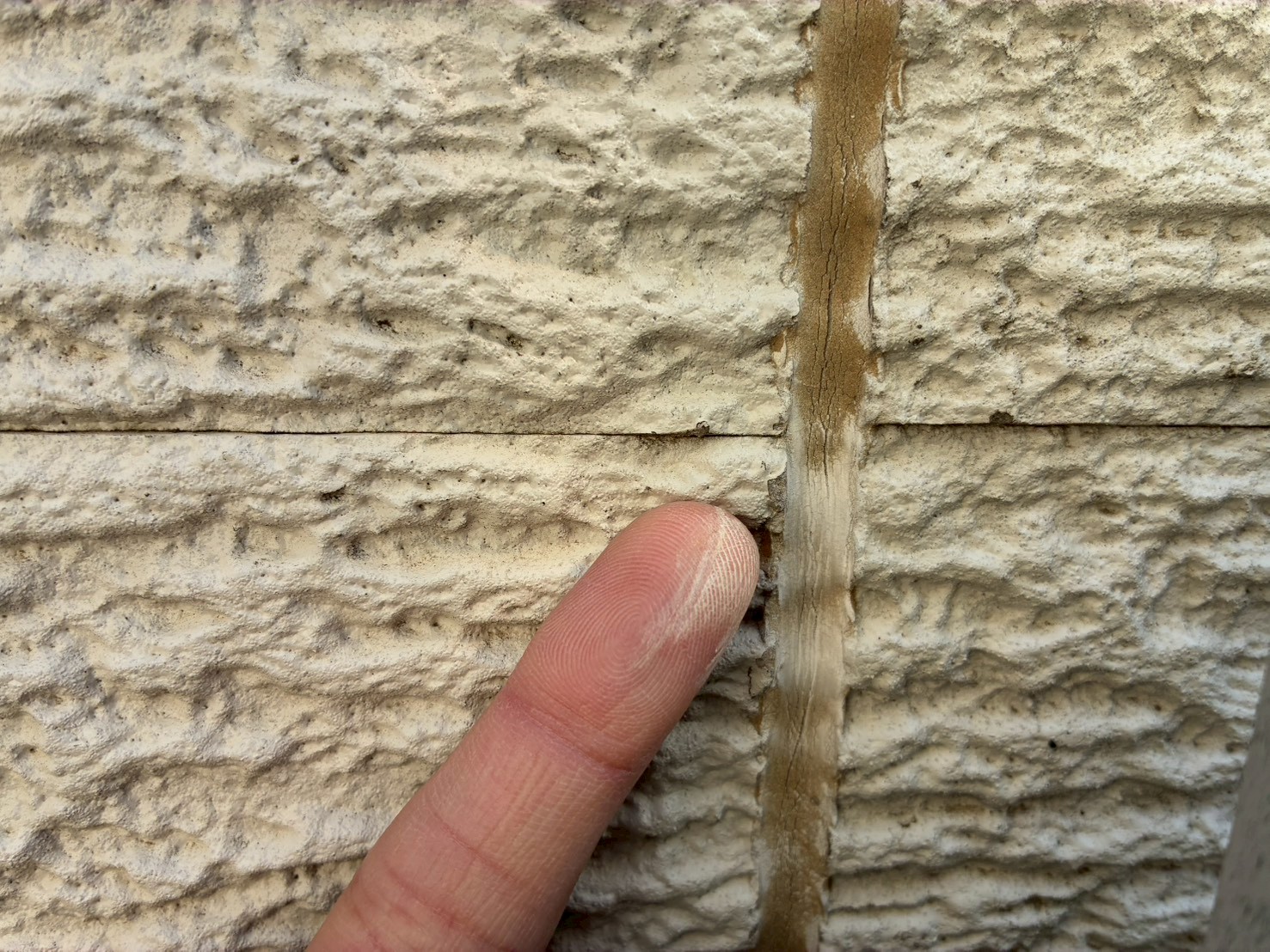 チョーキングが発生しているシーリング