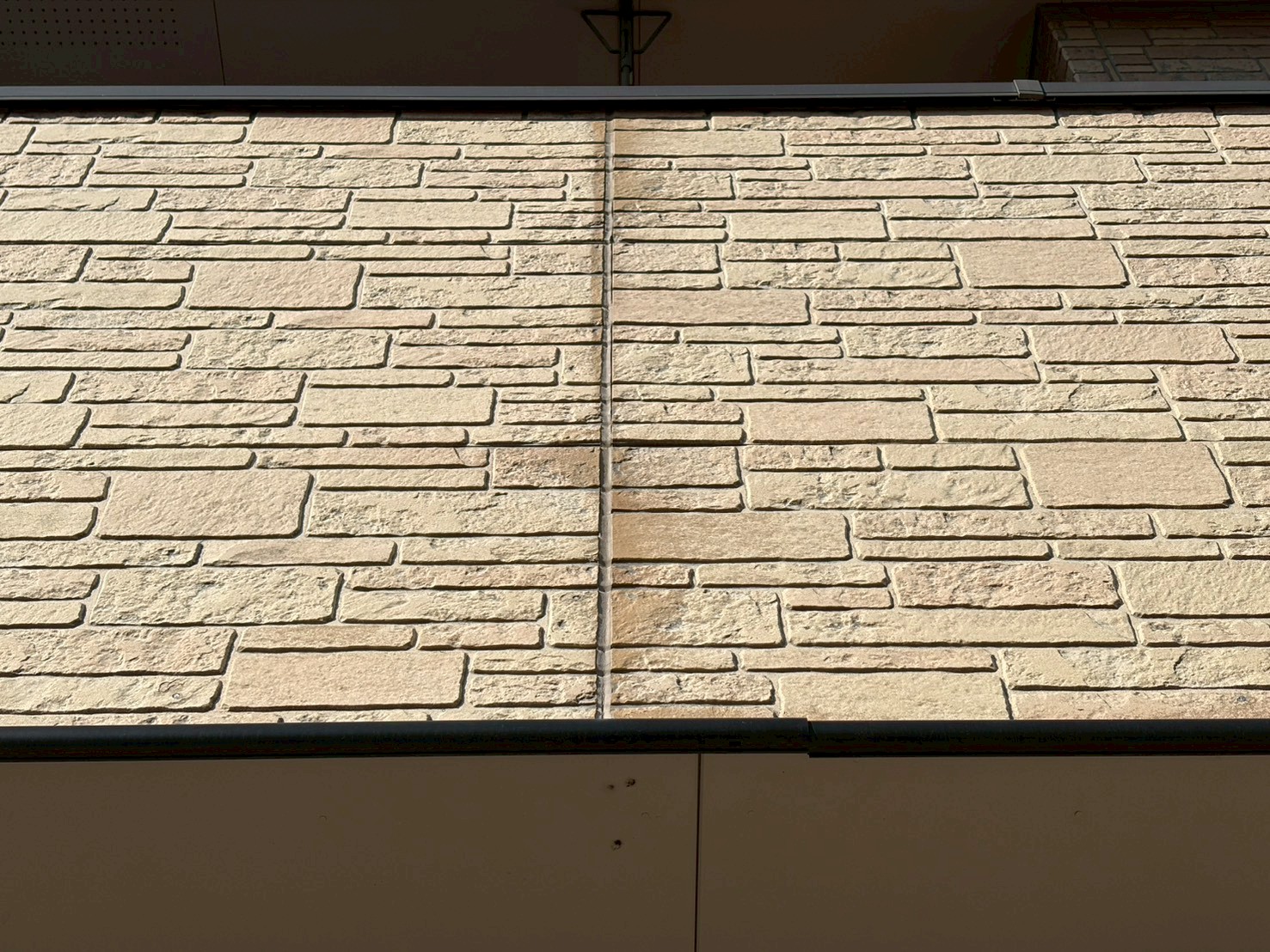 サイディングが膨らみ段差が発生