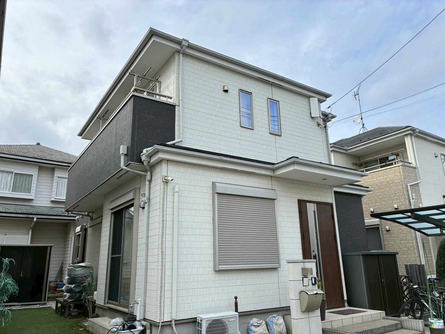 さいたま市西区でサイディング外壁の無料点検。シーリングの黒ずみや外壁の欠けに注意
