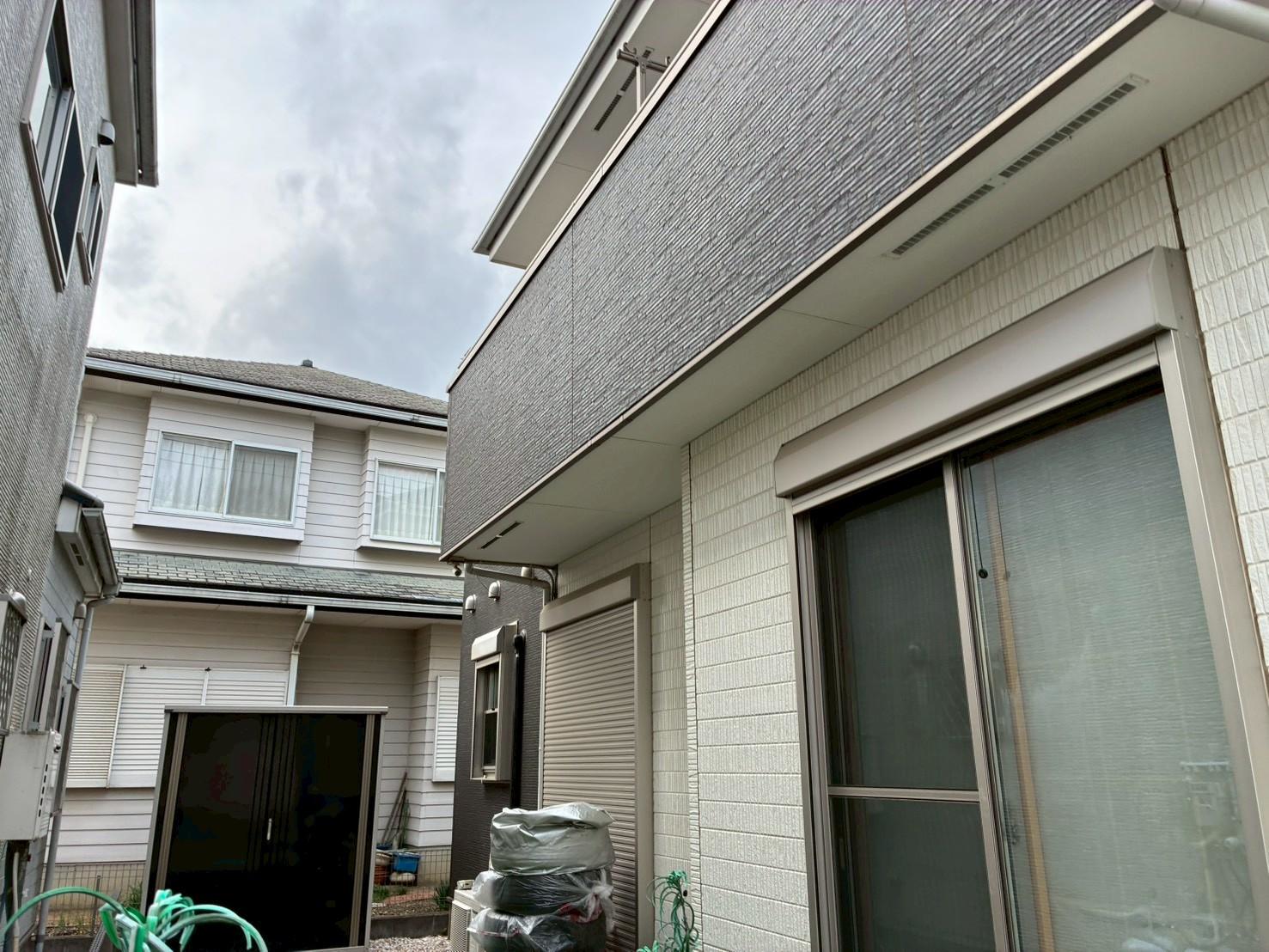 バルコニーの下から外壁や軒天を点検