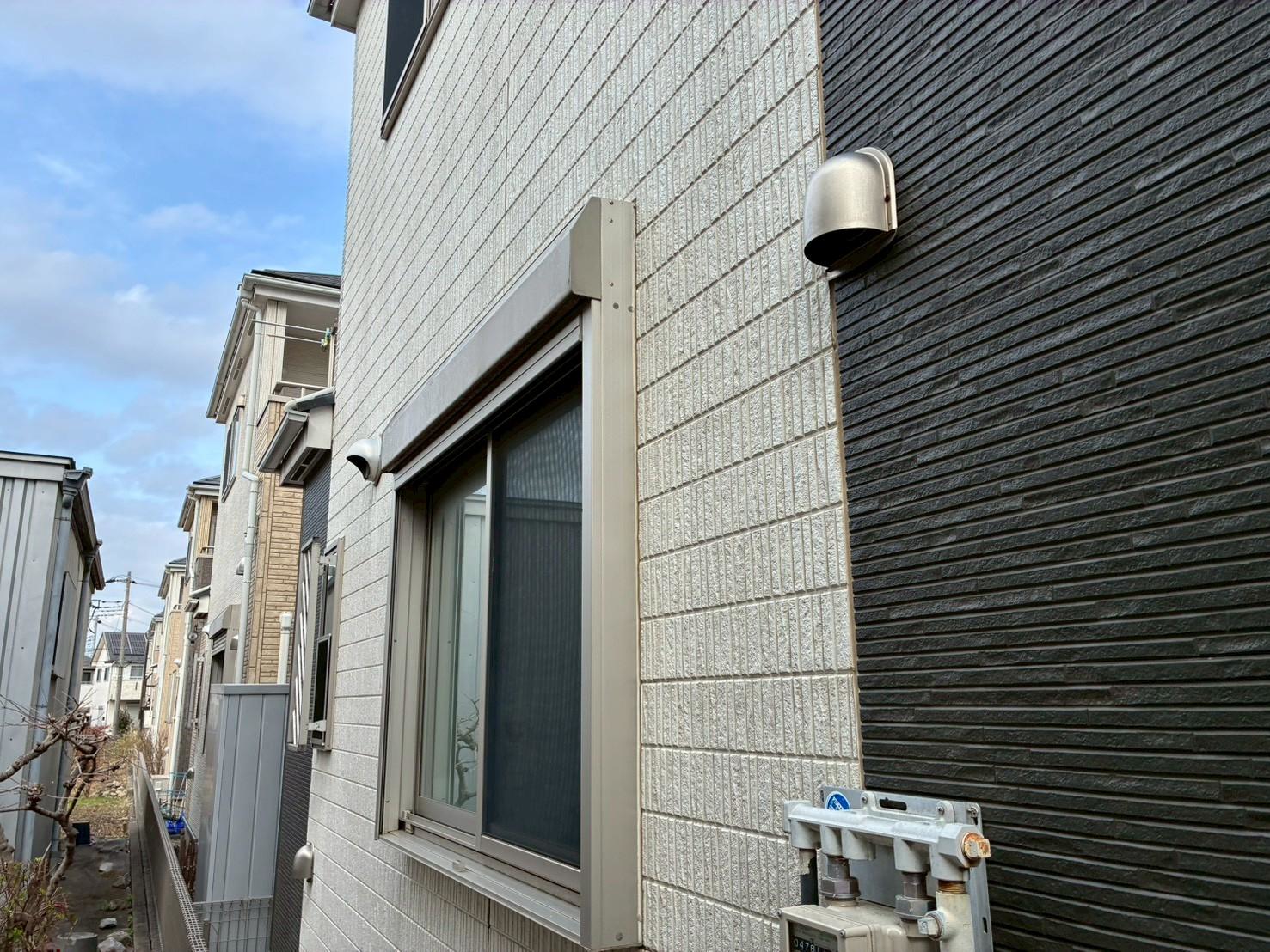 建物裏の外壁の状況を確認