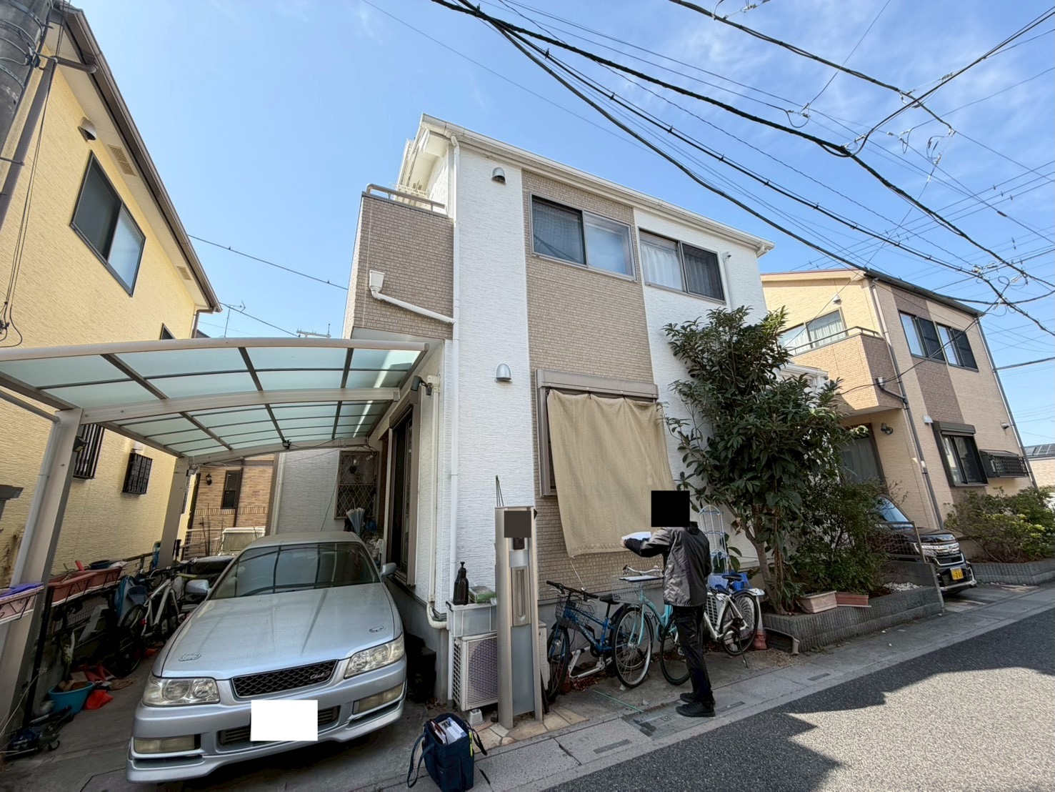 【さいたま市桜区】8年前の塗装後に現れた屋根の反りや線状の雨シミを屋根点検で発見