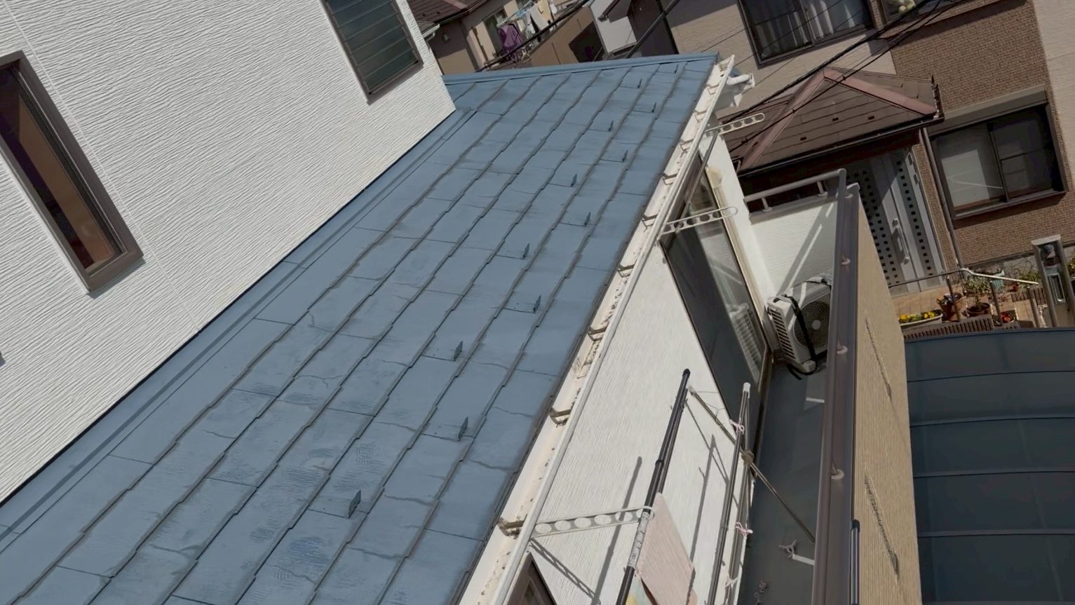 劣化症状がみられるスレート屋根