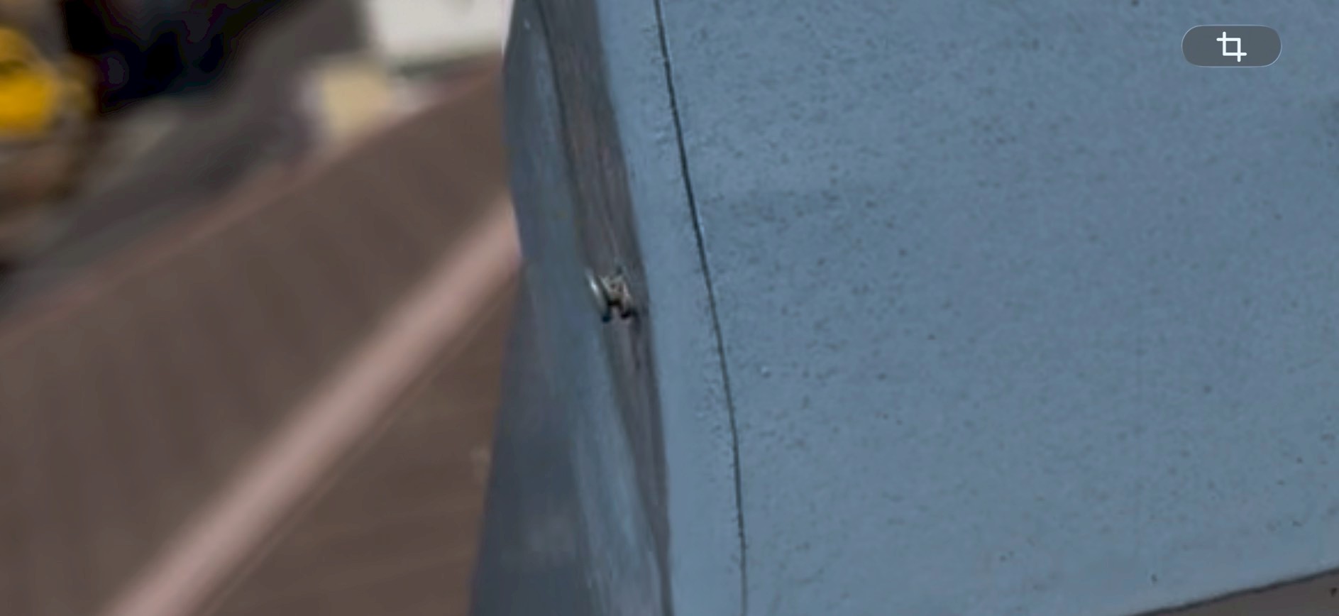 釘の頭が浮いている棟板金の釘