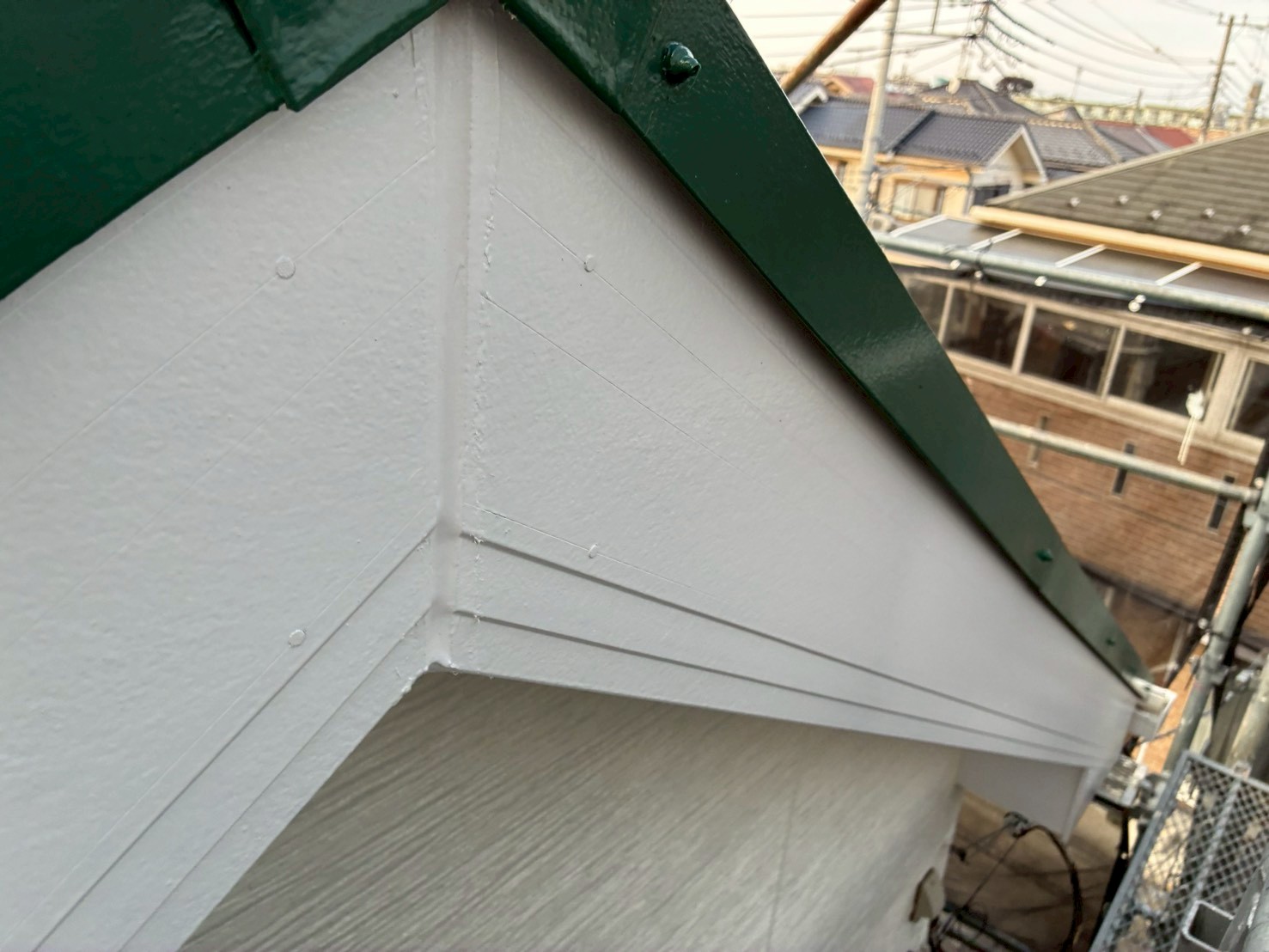 破風板の塗装仕上がりチェック