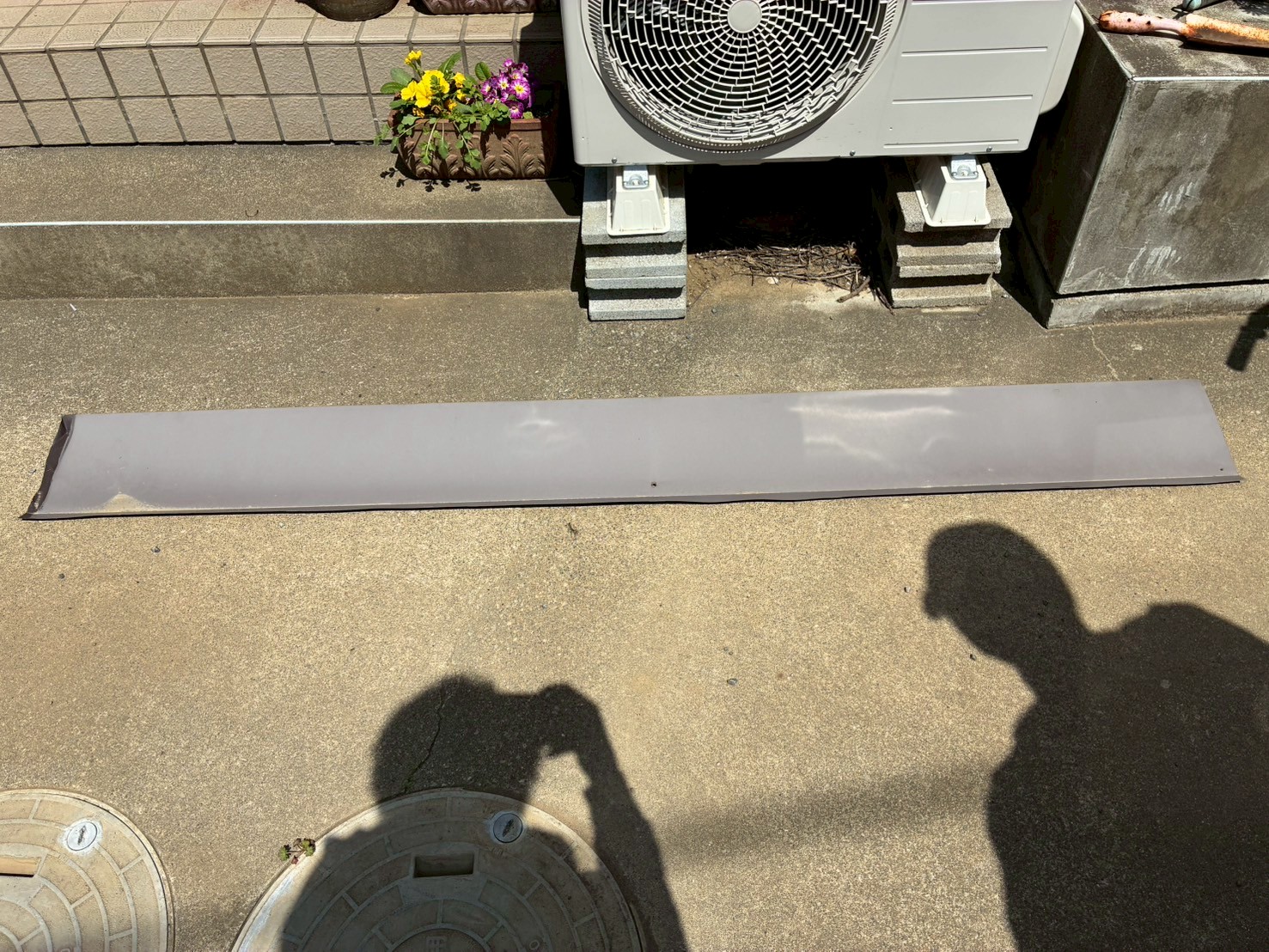 さいたま市西区にて強風で屋根の棟板金が落下。火災保険活用で屋根カバー工法をご提案