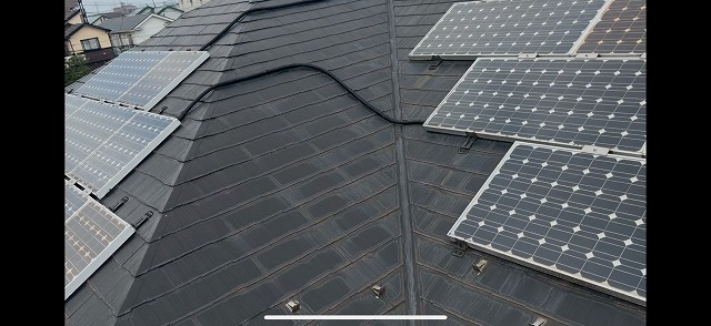 築30年が過ぎたスレート屋根と太陽光パネルの現状