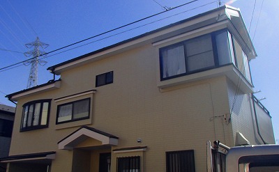 さいたま市浦和区で屋根の下塗りの様子を写真に撮ってきました
