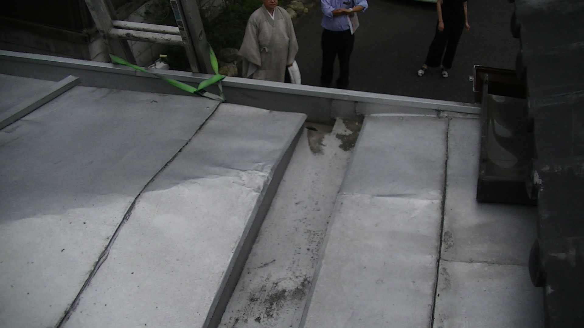 端部付近の凹部と取り合いの状態