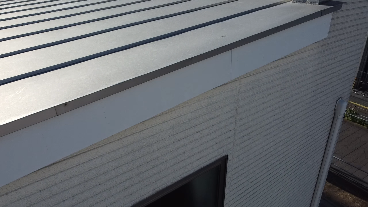 金属屋根の破風板