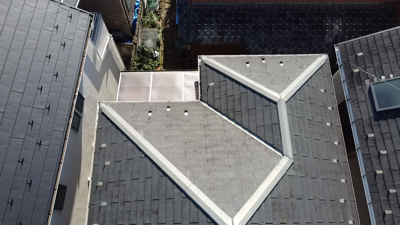 さいたま市緑区にてドローンにて撮影したスレート屋根の様子