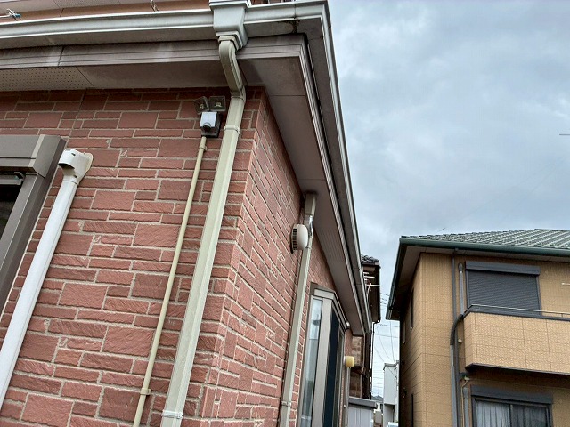 戸建住宅　軒天　汚れ