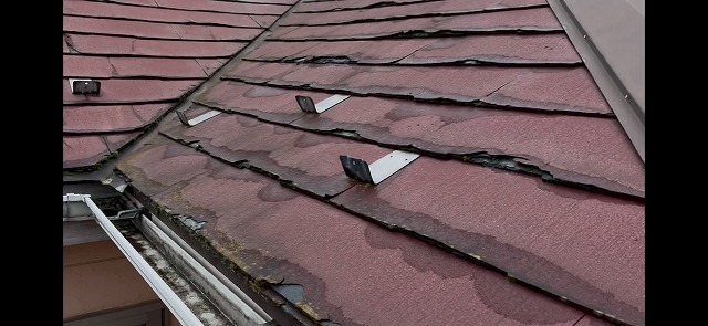 さいたま市でパミール屋根の劣化を発見！剥離と落下の危険性と対策