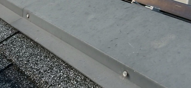 さいたま市西区で棟板金のビス浮き調査！強風時の飛散リスクと対策