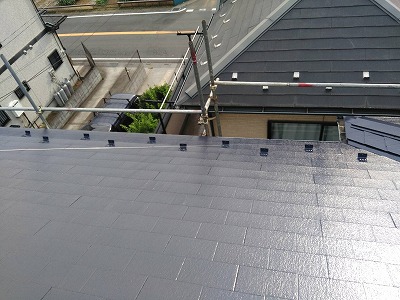 上尾市で【雨漏り】によるベランダ防水工事と屋根塗装を行いました。
