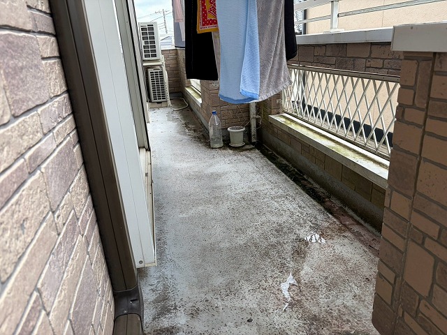 吉川市でバルコニー点検！防水トップコートの劣化と塗り替え提案