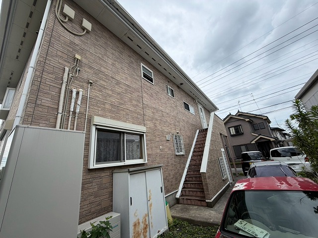 吉川市で外階段・笠木を点検！サビや黒ずみに必要な手入れとは？
